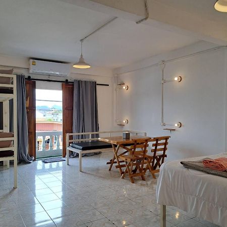 8 Sleeper Street Guesthouse Krabi Exterior photo