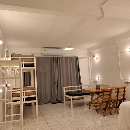 8 Sleeper Street Guesthouse Krabi Exterior photo